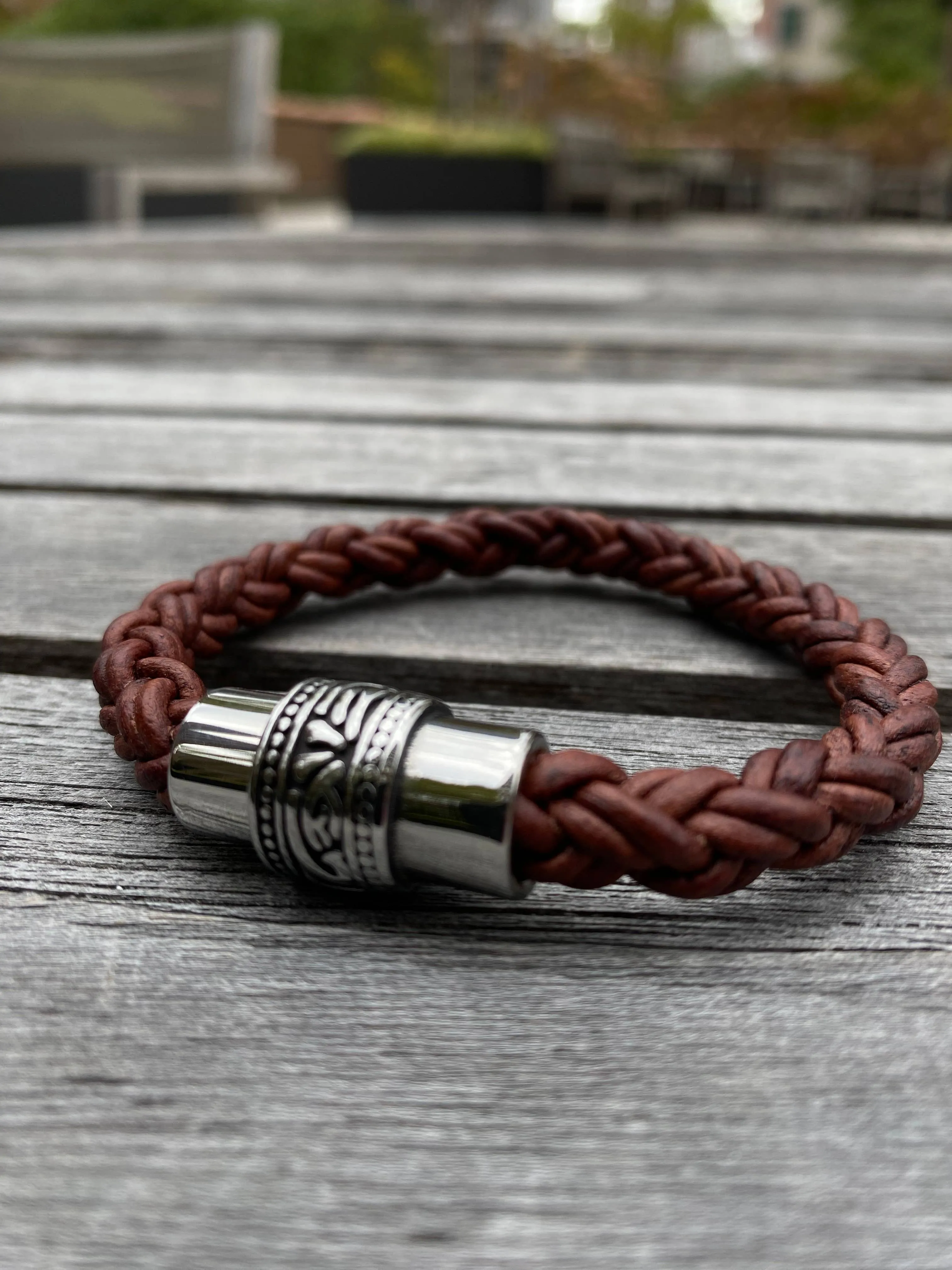 Cool Embossed Clasp Bracelet: Men