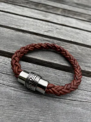 Cool Embossed Clasp Bracelet: Men