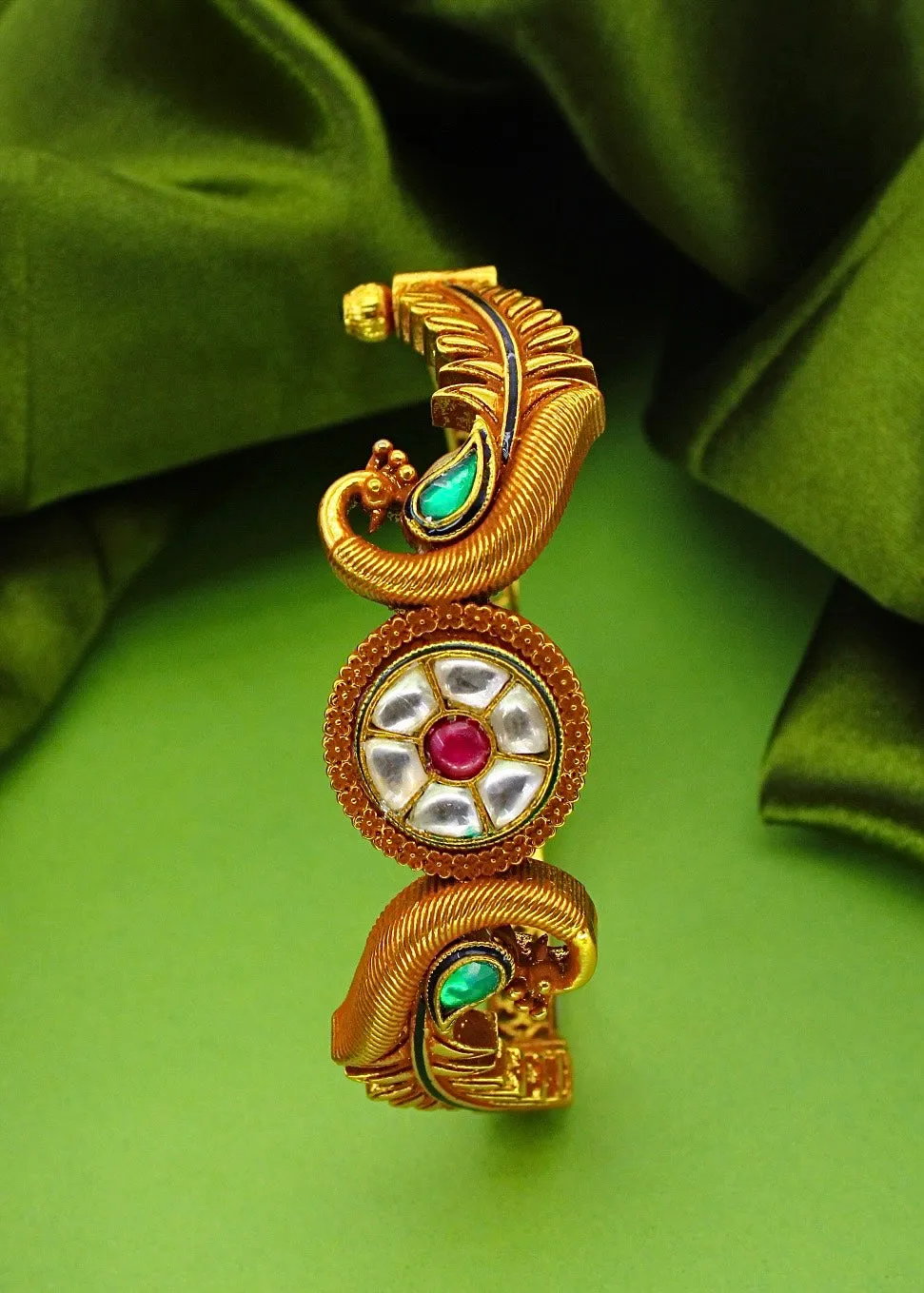 RAVISHING KUNDAN BRACELET