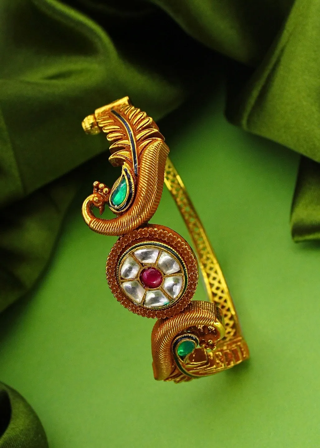 RAVISHING KUNDAN BRACELET