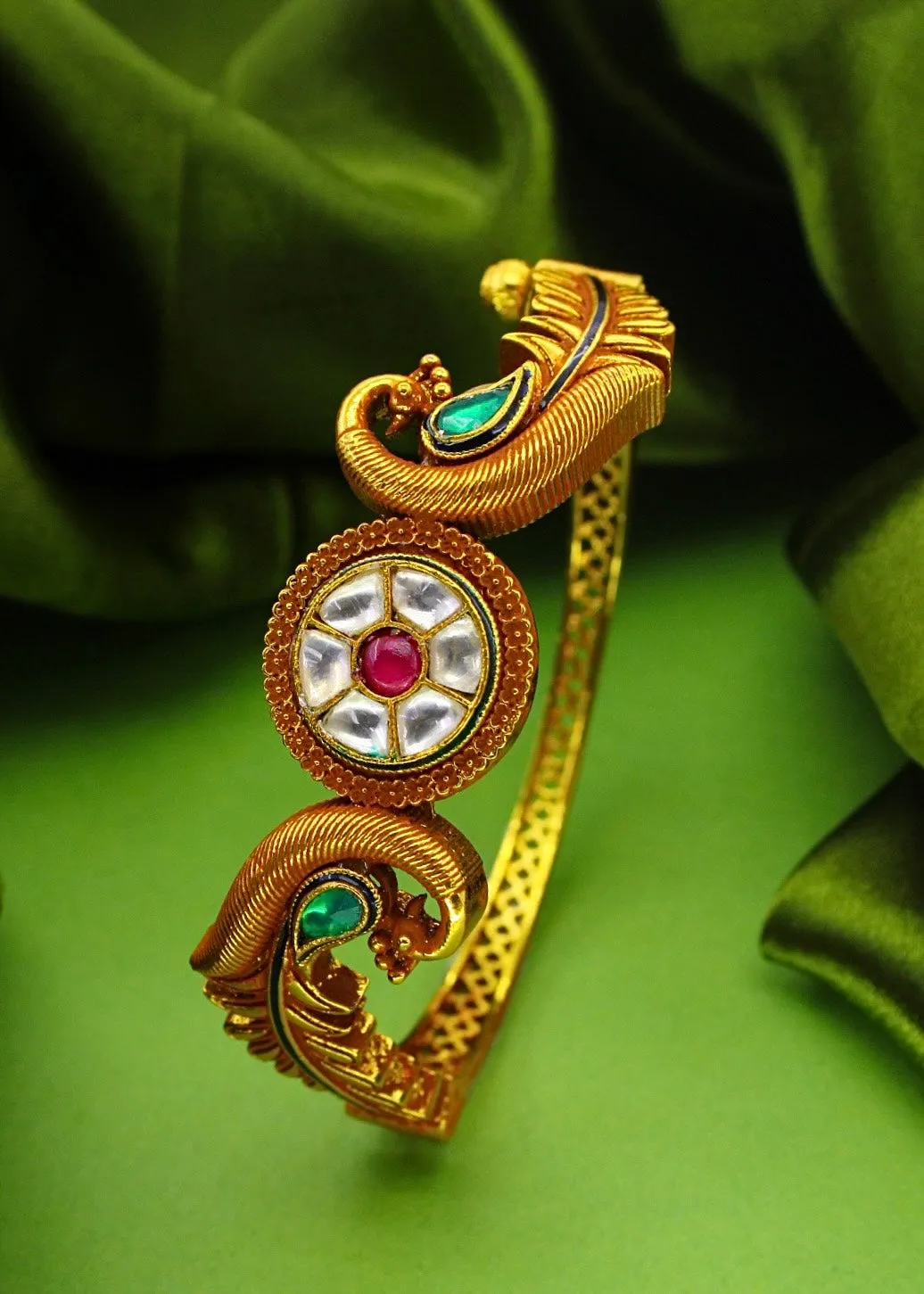 RAVISHING KUNDAN BRACELET