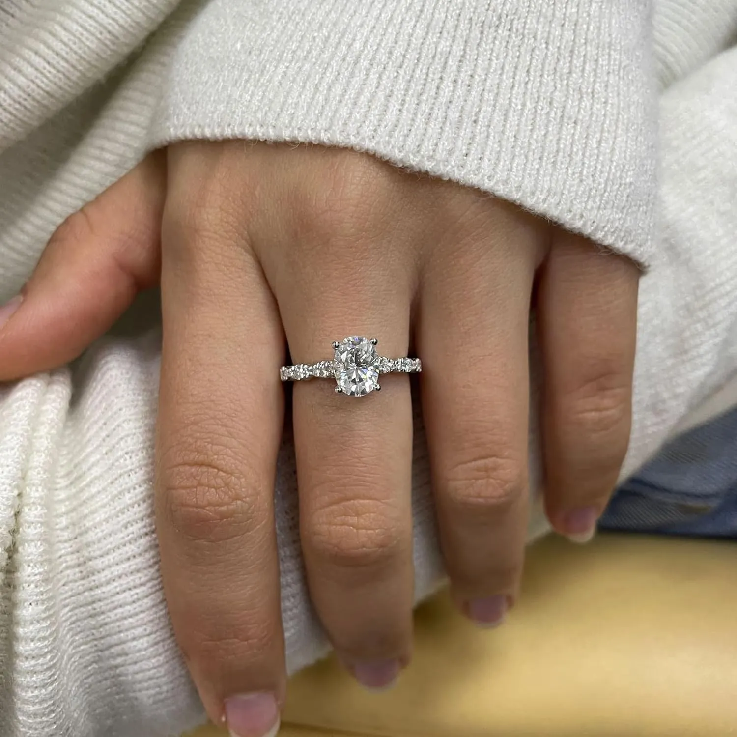 Travel Engagement Rings for Women Fake Engagement Ring Oval Solitaire Moissanite Engagement Ring Halo Cubic Zirconia Wedding Bands for Promise Ring Silver Plated CZ Wedding Rings for Bridal Jewelry Accessories